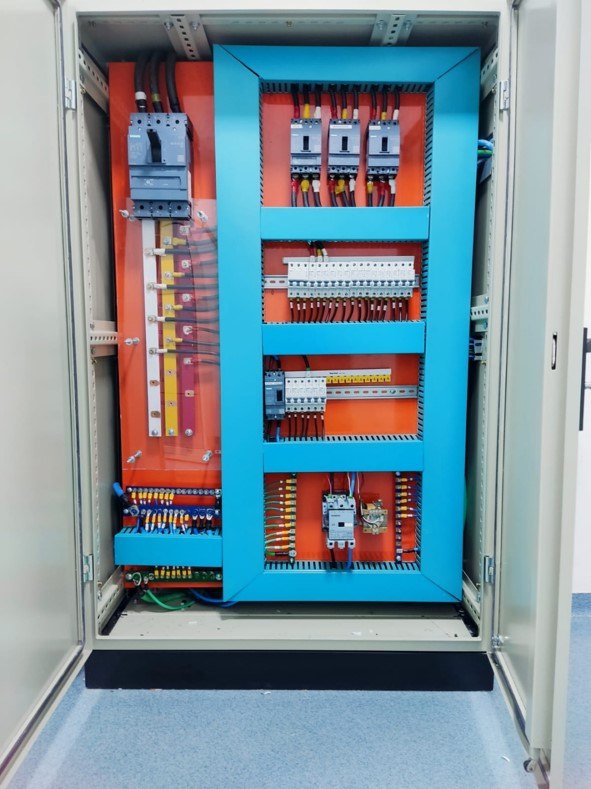 Quadro elétrico montado pela DOT